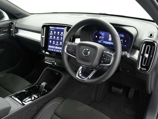 XC40ウルトラ B4 AWD ダークエディション 4WD
