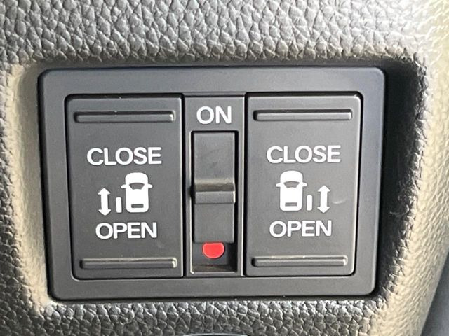 【パワースライドドア】スマートキーや運転席のスイッチでスライドドアの開閉が可能♪電動だから力を入れてドアを開ける必要が無く、小さいお子様でも、重い荷物を持っている時もラクに開け閉めできます♪