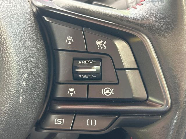 【全車速追従機能付クルーズコントロール】高速道路での長距離走行が楽に!!自動で速度を保つクルーズコントロールが、衝突軽減システムと連携し、前方の車両を感知して車間を保つように速度調節してくれます!!