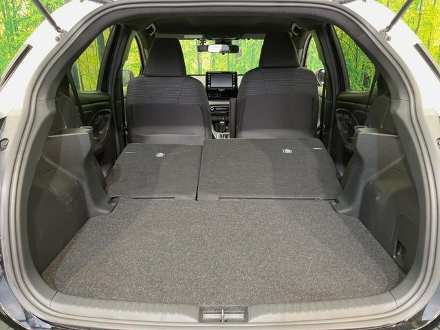 後席を格納すると、これだけの広さが!シーンに合わせたシートアレンジで、大きな荷物も積むことが出来ます♪