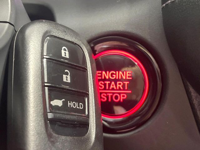 �yHonda�X�}�[�g�L�[�z�J�o����|�P�b�g�ɓ��ꂽ�܂܂ł��h�A�̎{���E�������\�ȃX�}�[�g�L�[�𑕔��B�G���W���̃I���E�I�t�����J�M�����o���K�v����������Ƃ��Ă��֗��ł���