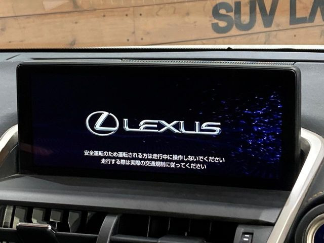 【10.3インチワイドナビ】高級感とインパクトのある大型ワイドナビを装備。各種オーディオ操作はもちろん、横長ワイド画面でのマップ2分割表示など、利便性も高いナビです♪