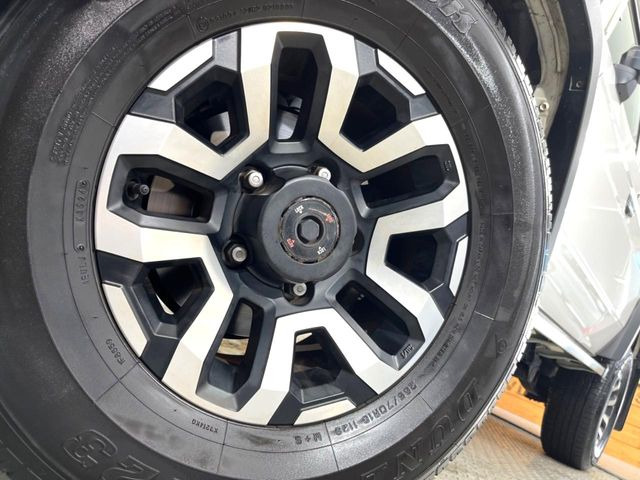 �y16�C���`�A���~�z�C�[���z�O�ςɃ}�b�`�����A���~�z�C�[���𑕒����Ă���܂��B�e��A���~�z�C�[����A�X�^�b�h���X�^�C�����戵�����Ă���܂��B���񂲑��k����������