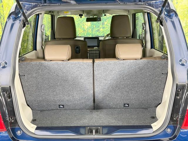普段のお買い物や通勤、送迎等に十分な荷室スペースを確保しております。セカンドシートを倒すと、大きな荷物の積載も可能です♪