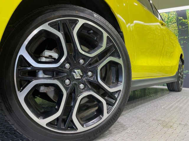 �y����17�C���`�A���~�z�C�[���z�O�ςɃ}�b�`���������A���~�z�C�[���𑕒����Ă���܂��B�e��ЊO�A���~�z�C�[����A�X�^�b�h���X�^�C�����戵�����Ă���܂��B���񂲑��k����������