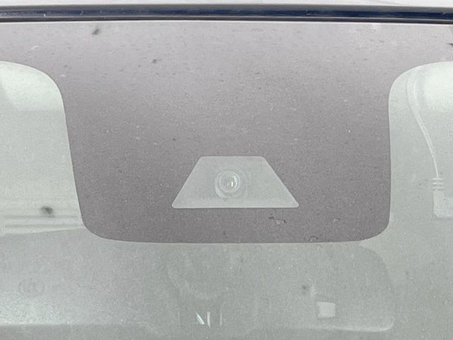 【エマージェンシーブレーキ】走行中に前方の車両等を認識し、衝突しそうな時は警報とブレーキで衝突回避と被害軽減をアシスト。より安全にドライブをお楽しみいただけます。