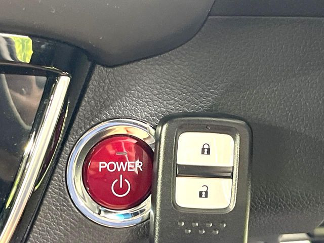 �yHonda�X�}�[�g�L�[�z�J�o����|�P�b�g�ɓ��ꂽ�܂܂ł��h�A�̎{���E�������\�ȃX�}�[�g�L�[�𑕔��B�G���W���̃I���E�I�t�����J�M�����o���K�v����������Ƃ��Ă��֗��ł���