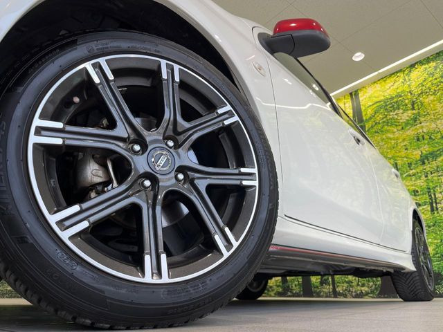 �y����16�C���`�A���~�z�C�[���z�O�ςɃ}�b�`���������A���~�z�C�[���𑕒����Ă���܂��B�e��ЊO�A���~�z�C�[����A�X�^�b�h���X�^�C�����戵�����Ă���܂��B���񂲑��k����������