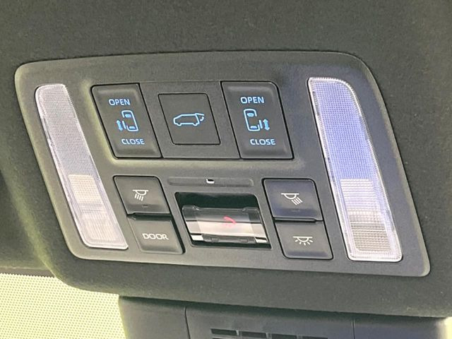 【両側パワースライドドア】スマートキーや運転席のスイッチで後席両側スライドドアの開閉が可能♪電動だから力を入れてドアを開ける必要が無く、小さなお子様でも簡単に開け閉めでき快適です♪