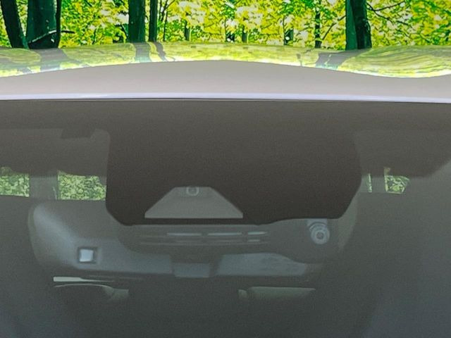 【トヨタセーフティセンス】走行中に前方の車両等を認識し、衝突しそうな時は警報とブレーキで衝突回避と被害軽減をアシスト。より安全にドライブをお楽しみいただけます。