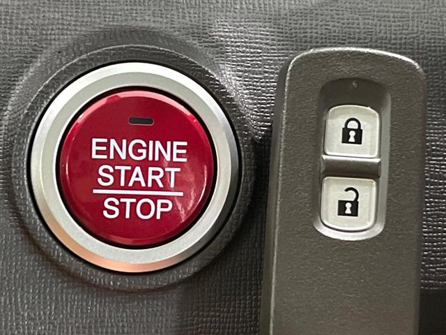 �yHonda�X�}�[�g�L�[�z�J�o����|�P�b�g�ɓ��ꂽ�܂܂ł��h�A�̎{���E�������\�ȃX�}�[�g�L�[�𑕔��B�G���W���̃I���E�I�t�����J�M�����o���K�v����������Ƃ��Ă��֗��ł���
