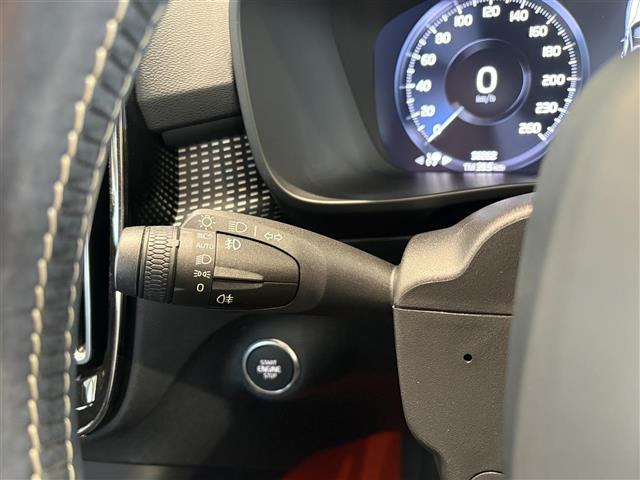 XC40T4 AWD Rデザイン 4WD