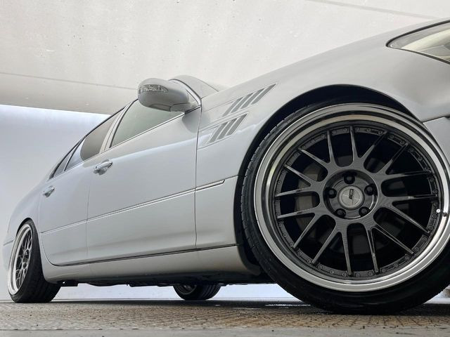 �y20�C���`�A���~�z�C�[���z�O�ςɃ}�b�`�����A���~�z�C�[���𑕒����Ă���܂��B�e��A���~�z�C�[����A�X�^�b�h���X�^�C�����戵�����Ă���܂��B���񂲑��k����������