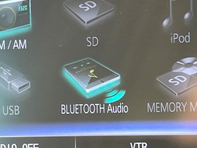 ��Bluetooth:���莝���̃X�}�[�g�t�H���ȂǂƐڑ����A�n���Y�t���[�ʘb��Տꊴ����~���[�W�b�N�Đ������y���݂��������܂��B�����ڑ��ł��̂Ŕς킵��������܂����