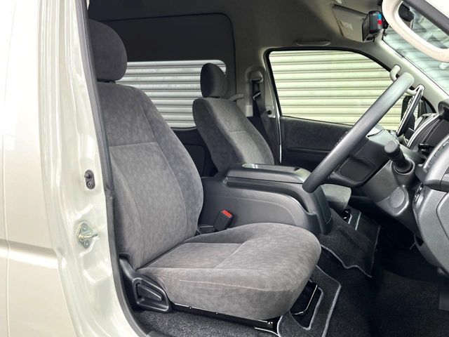 ドライバーによって運転しやすいポジションは異なり、あの車はどうなのか不安なこともありますよね。気になるお車は店頭で乗り込んでご確認いただけます♪