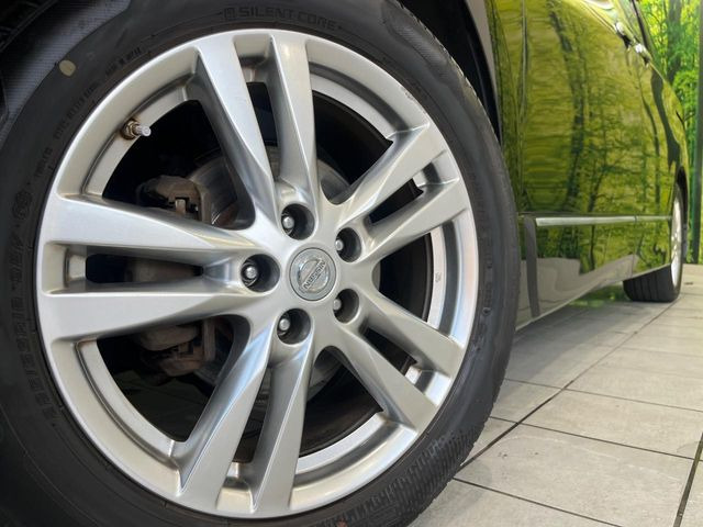�y����18�C���`�A���~�z�C�[���z�O�ςɃ}�b�`���������A���~�z�C�[���𑕒����Ă���܂��B�e��ЊO�A���~�z�C�[����A�X�^�b�h���X�^�C�����戵�����Ă���܂��B���񂲑��k����������