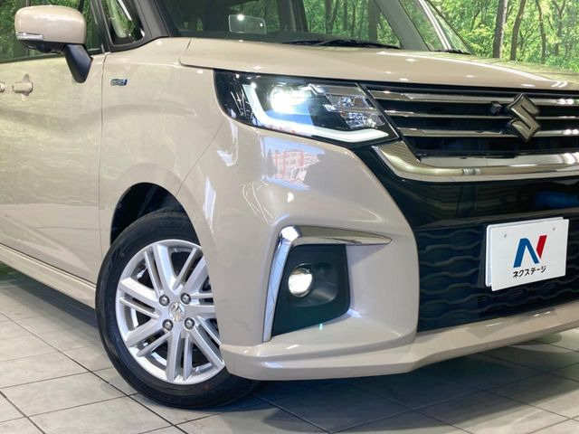 【LEDヘッドライト】悪天候や夜間走行時も良好な視界を確保し安心して運転できる高輝度LEDヘッドライトを装備!点灯速度が早く、消費電力も抑えられています。