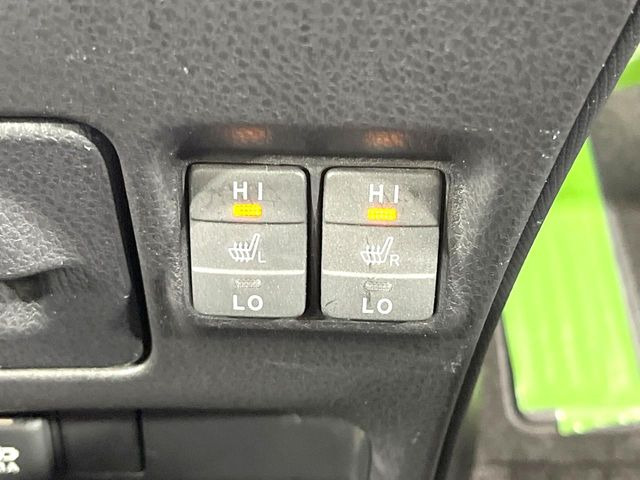 【シートヒーター】寒い日に重宝するシートヒーター!エアコンより早く温まってくれるので寒がりの人も安心ですね♪エアコンの温風は乾燥するから苦手、という方にもをおすすめです。