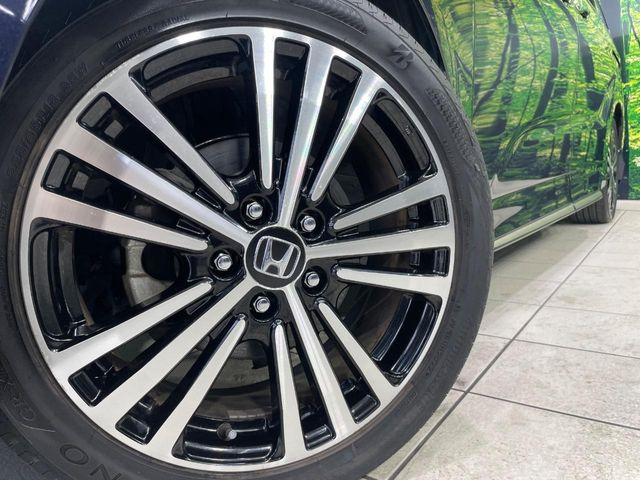 �y����17�C���`�A���~�z�C�[���z�O�ςɃ}�b�`���������A���~�z�C�[���𑕒����Ă���܂��B�e��ЊO�A���~�z�C�[����A�X�^�b�h���X�^�C�����戵�����Ă���܂��B���񂲑��k����������