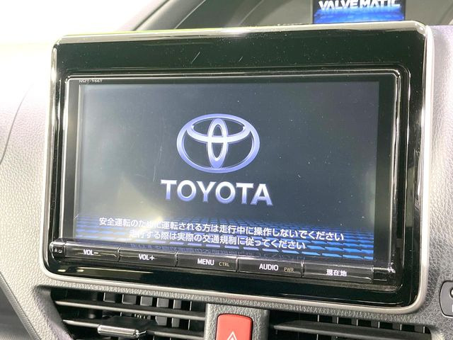 【純正ナビ】人気の純正ナビを装備しております。ナビの使いやすさはもちろん、オーディオ機能も充実!キャンプや旅行はもちろん、通勤や買い物など普段のドライブも楽しくなるはず♪
