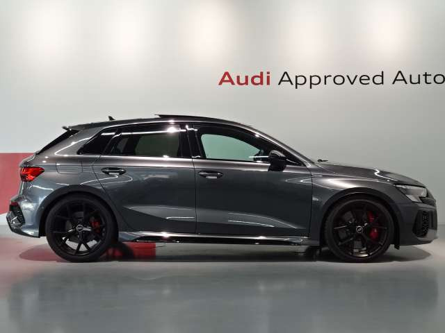 RS3スポーツバック2.5 4WD