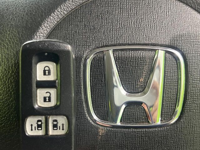 �yHonda�X�}�[�g�L�[�z�J�o����|�P�b�g�ɓ��ꂽ�܂܂ł��h�A�̎{���E�������\�ȃX�}�[�g�L�[�𑕔��B�G���W���̃I���E�I�t�����J�M�����o���K�v����������Ƃ��Ă��֗��ł���