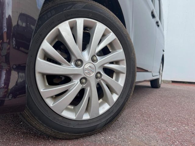 �y����14�C���`�A���~�z�C�[���z�O�ςɃ}�b�`���������A���~�z�C�[���𑕒����Ă���܂��B�e��ЊO�A���~�z�C�[����A�X�^�b�h���X�^�C�����戵�����Ă���܂��B���񂲑��k����������