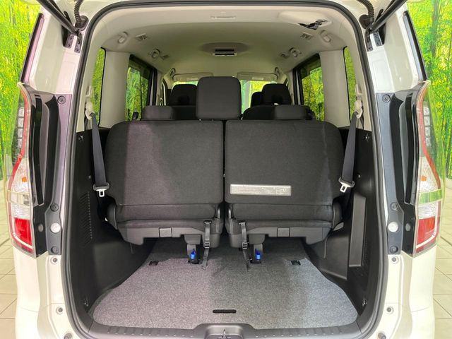 普段のお買い物や通勤、送迎等に十分な荷室スペースを確保しております。セカンドシートを倒すと、大きな荷物の積載も可能です♪