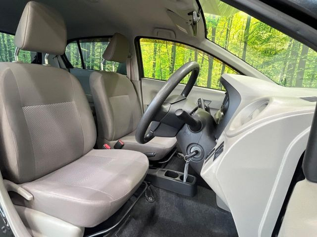 運転席シート廻りは使用感も少なく、良好な状態となっています。丁寧に使われていたことがよくわかりますね。
