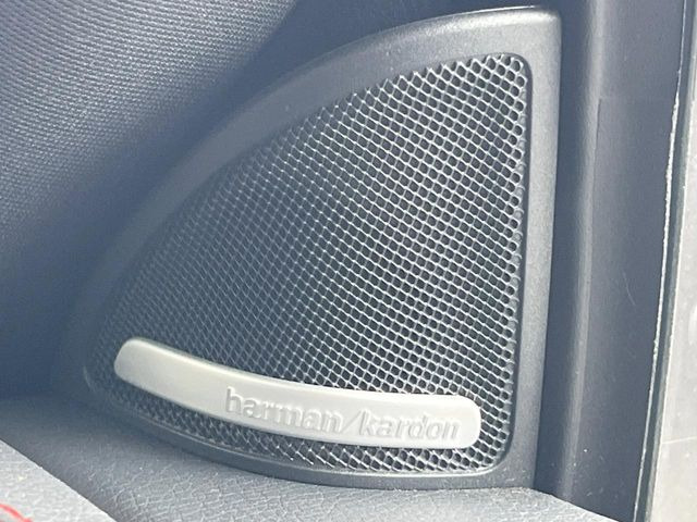 ��harman/kardon�T�E���h�V�X�e��:�I�[�f�B�I��僁�[�J�[����|����v���~�A���X�s�[�J�[�𑕔��B�����̃X�s�[�J�[����A���̗������܂ŕ����鍂�i���ȉ��y�����y���݂��������܂��B