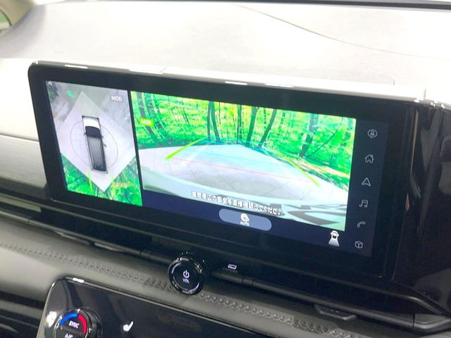 【アラウンドビューモニター】専用のカメラにより、上から見下ろしたような視点で360度クルマの周囲を確認することができます☆死角部分も確認しやすく、狭い場所での切り返しや駐車もスムーズに行えます。