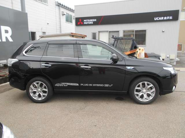 アウトランダーPHEV2.0 G プレミアムパッケージ 4WD