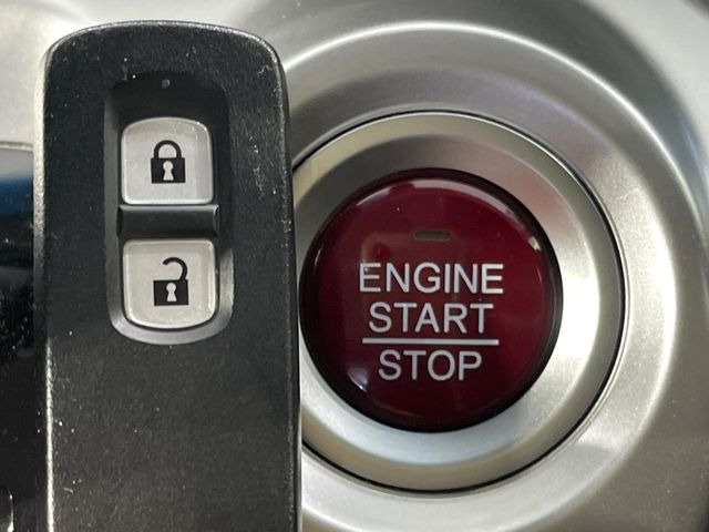 �yHonda�X�}�[�g�L�[�z�J�o����|�P�b�g�ɓ��ꂽ�܂܂ł��h�A�̎{���E�������\�ȃX�}�[�g�L�[�𑕔��B�G���W���̃I���E�I�t�����J�M�����o���K�v����������Ƃ��Ă��֗��ł���