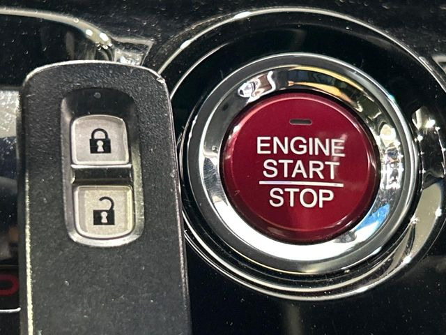 �yHonda�X�}�[�g�L�[�z�J�o����|�P�b�g�ɓ��ꂽ�܂܂ł��h�A�̎{���E�������\�ȃX�}�[�g�L�[�𑕔��B�G���W���̃I���E�I�t�����J�M�����o���K�v����������Ƃ��Ă��֗��ł���