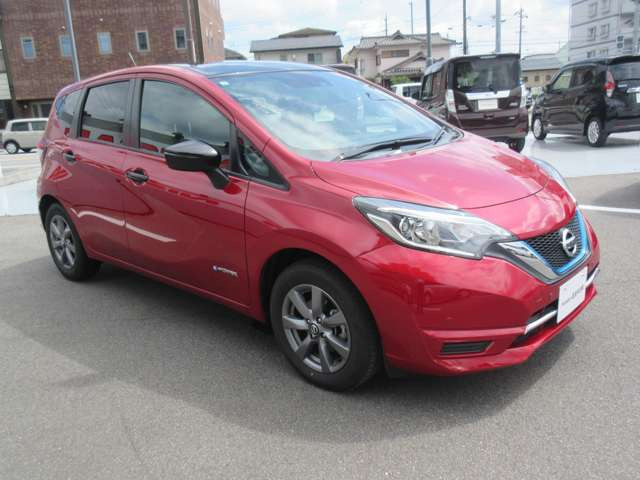 ノート1.2 e-POWER X ブラックアロー