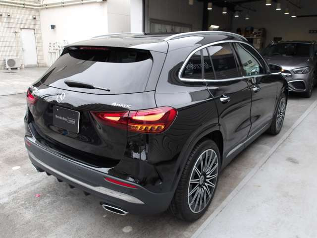 GLAクラスGLA200d 4マチック AMGラインパッケージ 4WD