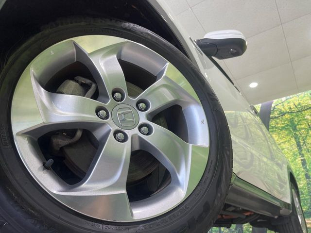 �y����17�C���`�A���~�z�C�[���z�O�ςɃ}�b�`���������A���~�z�C�[���𑕒����Ă���܂��B�e��ЊO�A���~�z�C�[����A�X�^�b�h���X�^�C�����戵�����Ă���܂��B���񂲑��k����������