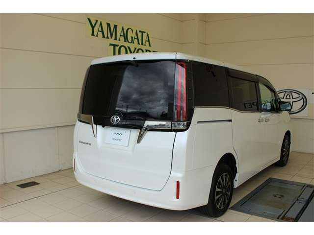 エスクァイア2.0 Gi プレミアムパッケージ ブラックテイラード 4WD