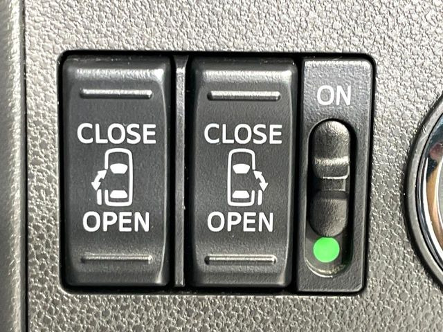 【両側パワースライドドア】スマートキーや運転席のスイッチで後席両側スライドドアの開閉が可能♪電動だから力を入れてドアを開ける必要が無く、小さなお子様でも簡単に開け閉めでき快適です♪