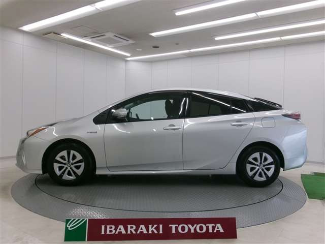 プリウス1.8 A