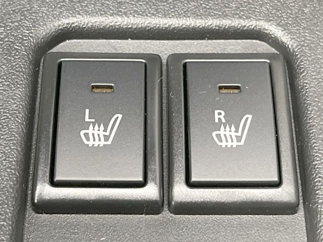 【前席シートヒーター】寒い日に重宝するシートヒーター!エアコンより早く温まってくれるので寒がりの人も安心ですね♪エアコンの温風は乾燥するから苦手、という方にもをおすすめです。