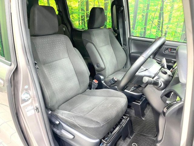 運転席シート廻りは使用感も少なく、良好な状態となっています。丁寧に使われていたことがよくわかりますね。