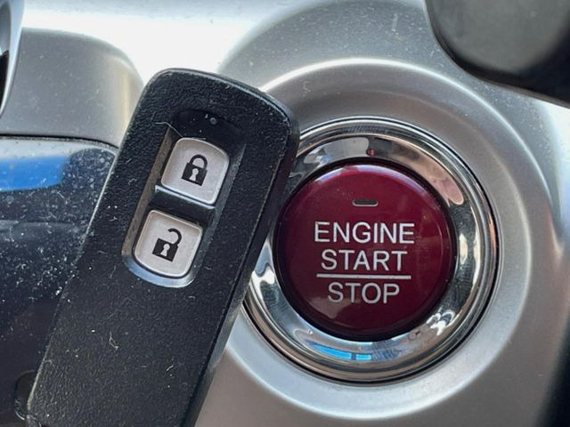 �yHonda�X�}�[�g�L�[�z�J�o����|�P�b�g�ɓ��ꂽ�܂܂ł��h�A�̎{���E�������\�ȃX�}�[�g�L�[�𑕔��B�G���W���̃I���E�I�t�����J�M�����o���K�v����������Ƃ��Ă��֗��ł���
