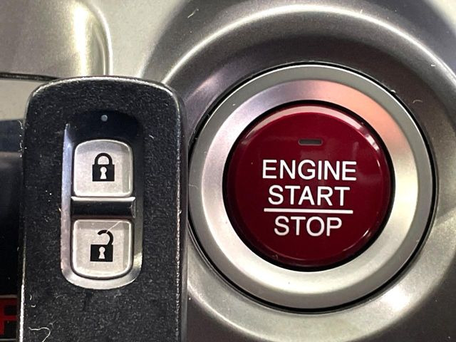 �yHonda�X�}�[�g�L�[�z�J�o����|�P�b�g�ɓ��ꂽ�܂܂ł��h�A�̎{���E�������\�ȃX�}�[�g�L�[�𑕔��B�G���W���̃I���E�I�t�����J�M�����o���K�v����������Ƃ��Ă��֗��ł���