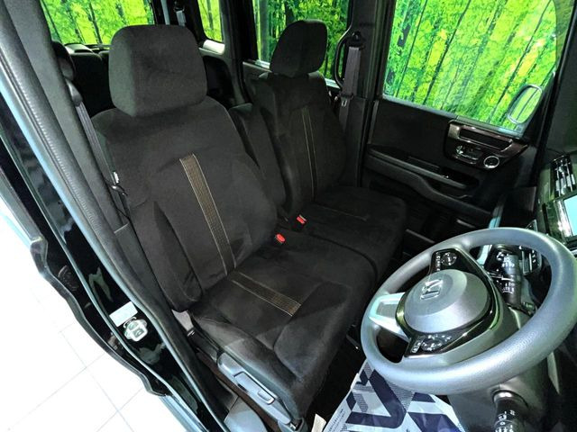 運転席シート廻りは使用感も少なく、良好な状態となっています。丁寧に使われていたことがよくわかりますね。