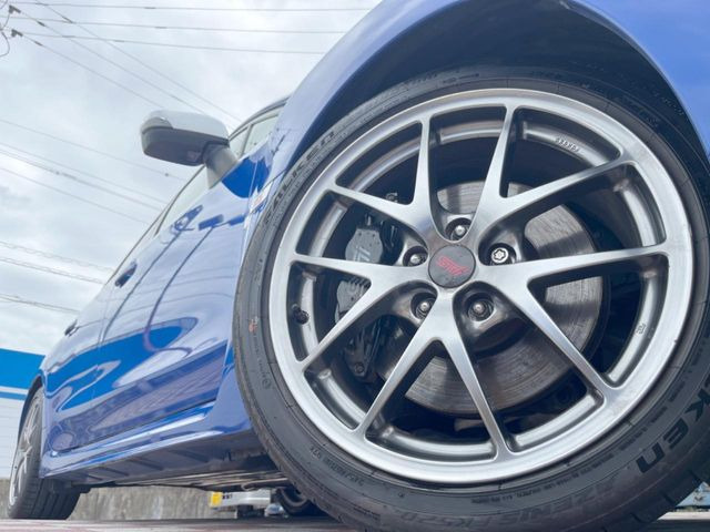 �y�O���[�h��pBBS18�C���`�A���~�z�C�[���z�f�U�C�����̍��������A���~�z�C�[���𑕒����Ă���܂��B�e��ЊO�A���~�z�C�[����A�X�^�b�h���X�^�C�����戵�����Ă���܂��B���񂲑��k����������
