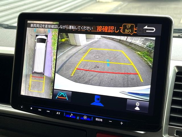【パノラミックビューモニター】専用のカメラにより、上から見下ろしたような視点で360度クルマの周囲を確認することができます☆死角部分も確認しやすく、狭い場所での切り返しや駐車もスムーズに行えます。