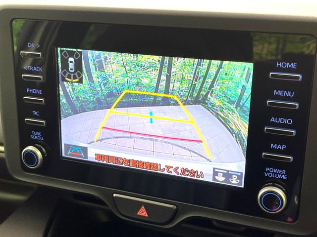 【バックカメラ】駐車時に後方がリアルタイム映像で確認できます。大型商業施設や立体駐車場での駐車時や、夜間のバック時に大活躍!運転スキルに関わらず、今や必須となった装備のひとつです!