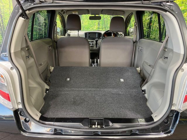 普段のお買い物や通勤、送迎等に十分な荷室スペースを確保しております。セカンドシートを倒すと、大きな荷物の積載も可能です♪