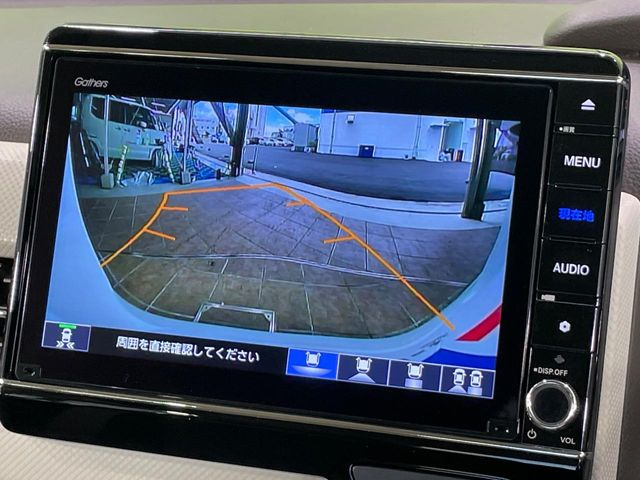 【バックカメラ】駐車時に後方がリアルタイム映像で確認できます。大型商業施設や立体駐車場での駐車時や、夜間のバック時に大活躍!運転スキルに関わらず、今や必須となった装備のひとつです!